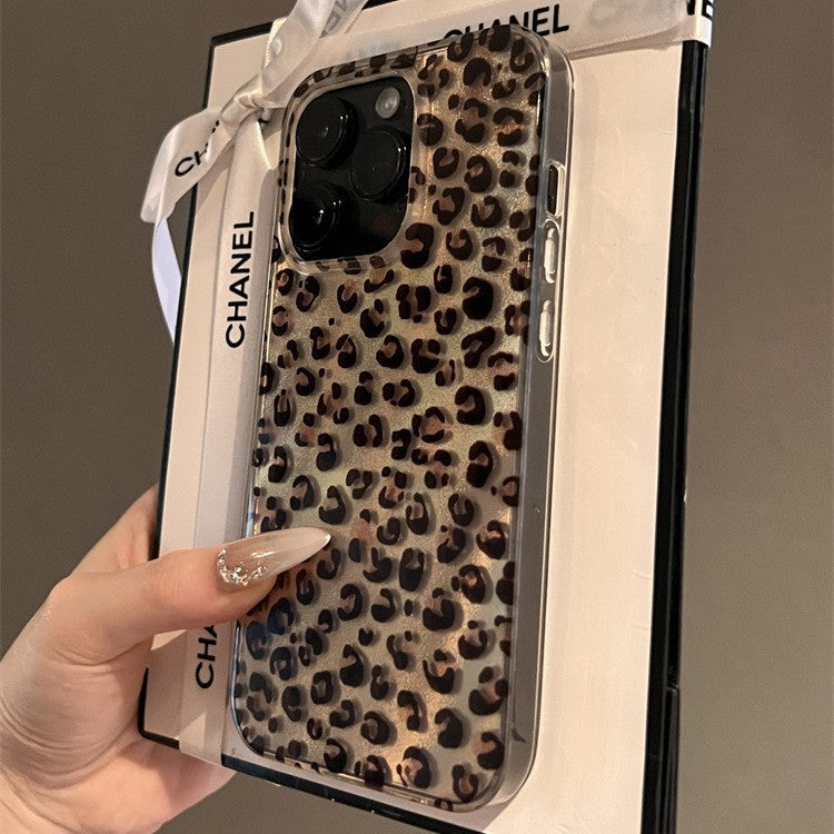 Funda iPhone Estampado Leopardo Café con Plumas – Silicona Mate, Protección Completa, iPhone 12–16