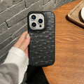 Funda de Piel Sintética con Patrón Avestruz para iPhone 11–16 Pro Max – Media Cobertura, Anticaidas, 8 Colores