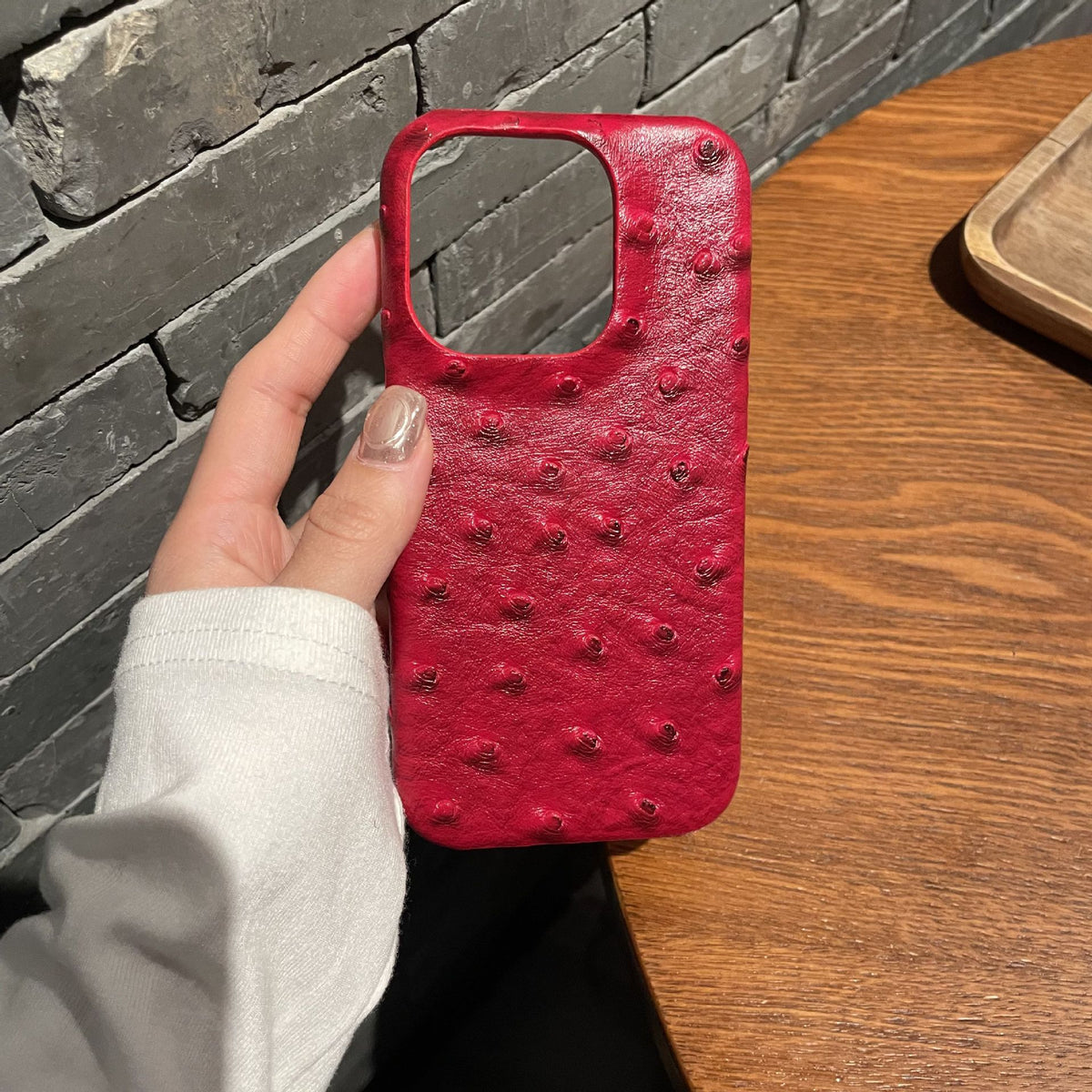 Funda de Piel Sintética con Patrón Avestruz para iPhone 11–16 Pro Max – Media Cobertura, Anticaidas, 8 Colores