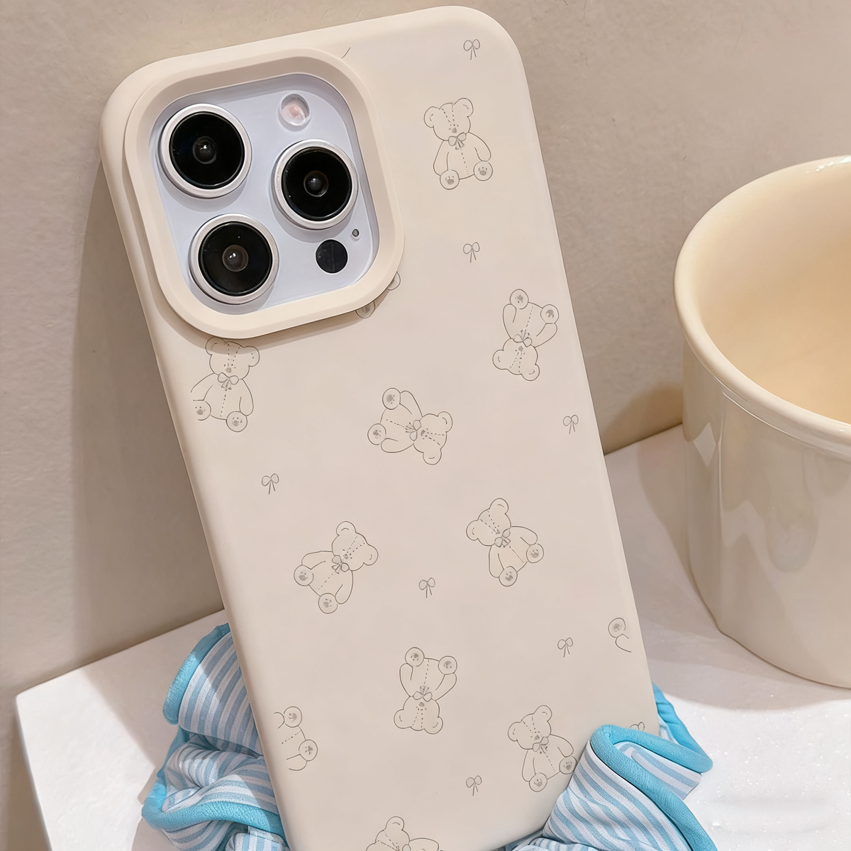 Funda de Silicona Líquida Oso Muñeco para iPhone 11–16 Pro Max – Protección Completa Anticaidas