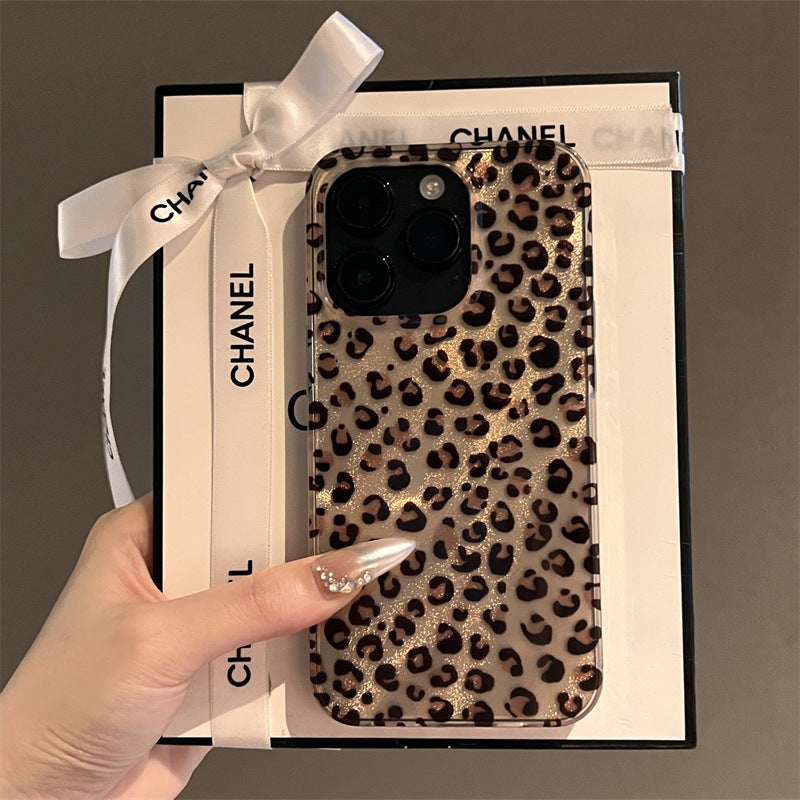 Funda iPhone Estampado Leopardo Café con Plumas – Silicona Mate, Protección Completa, iPhone 12–16