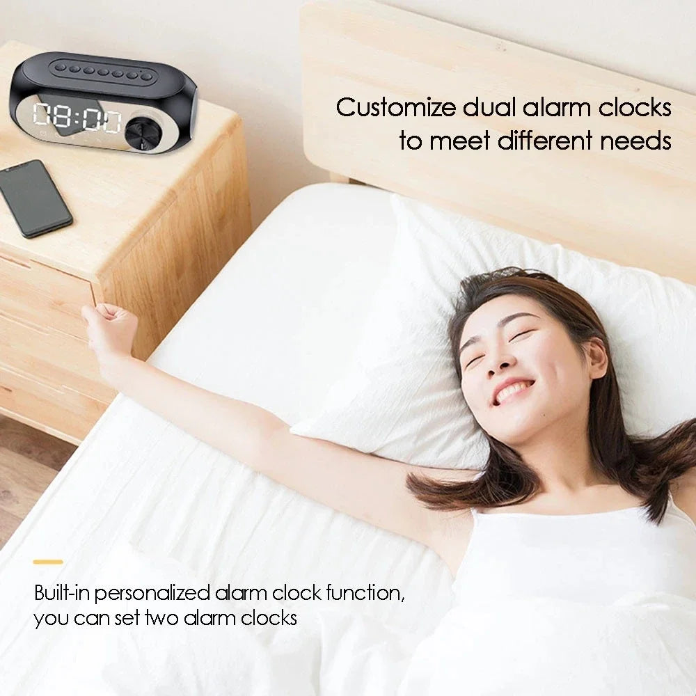 Bocina Bluetooth Portátil S8 – Reloj Despertador, Radio FM y Lámpara de Escritorio Todo en Uno